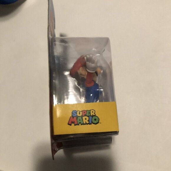 Super Mario World of Nintendo 2.5 Inch Figure | Open Arms Mario Figurine - Picture 4 of 7